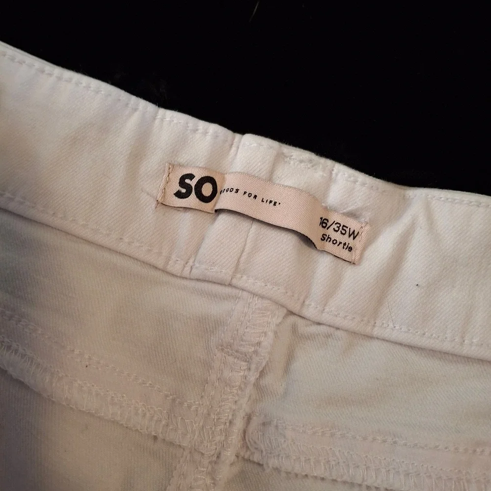SO Womens Plus Size 16 35W White Stretch Denim High Rise Shorts 2.5" Inseam - Picture 4 of 8